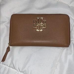 NWOT Saddle Brown Tory Burch Wallet